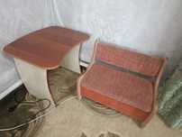 Продам детский ученический стол с диваном (креслом)