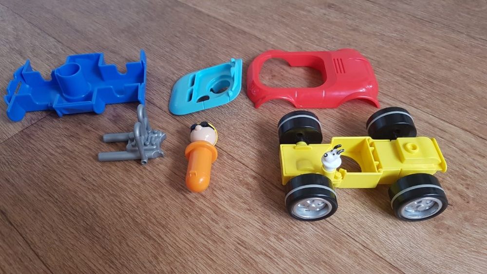Продаю конструктор машинку Tomy