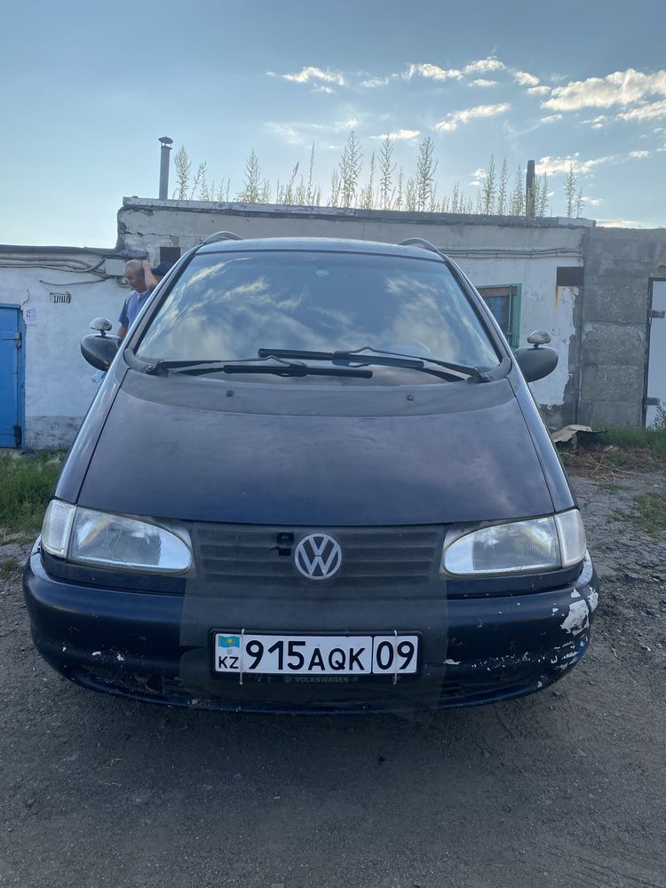 Volkswagen Sharan в хоршем состоянии