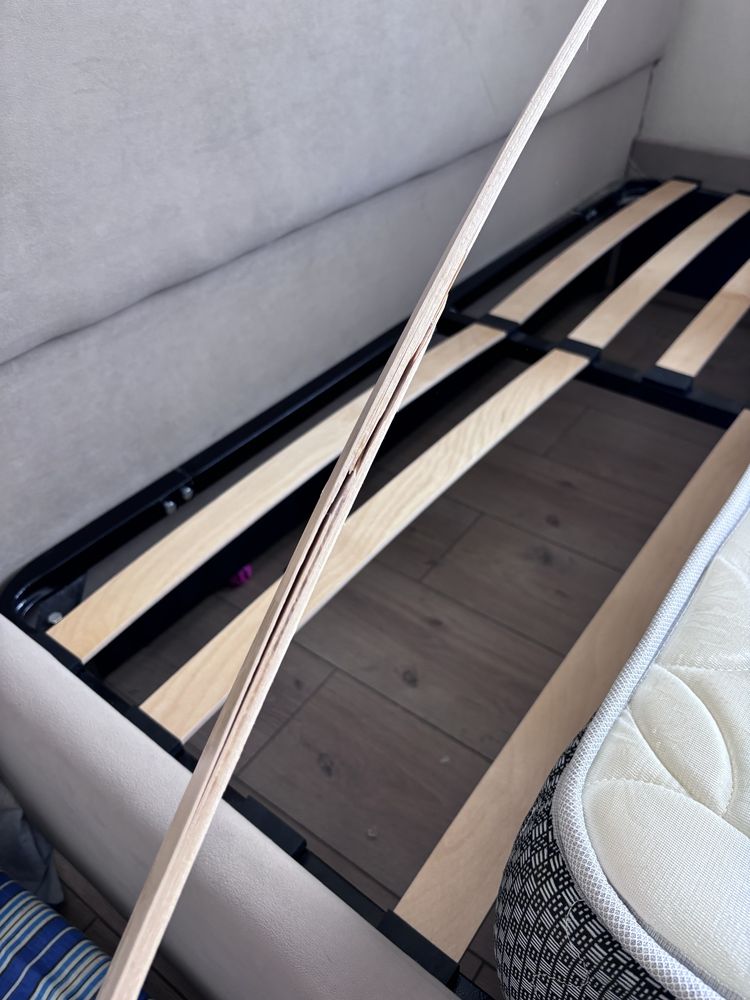 Кровать 160*200 .Без матраса 50К