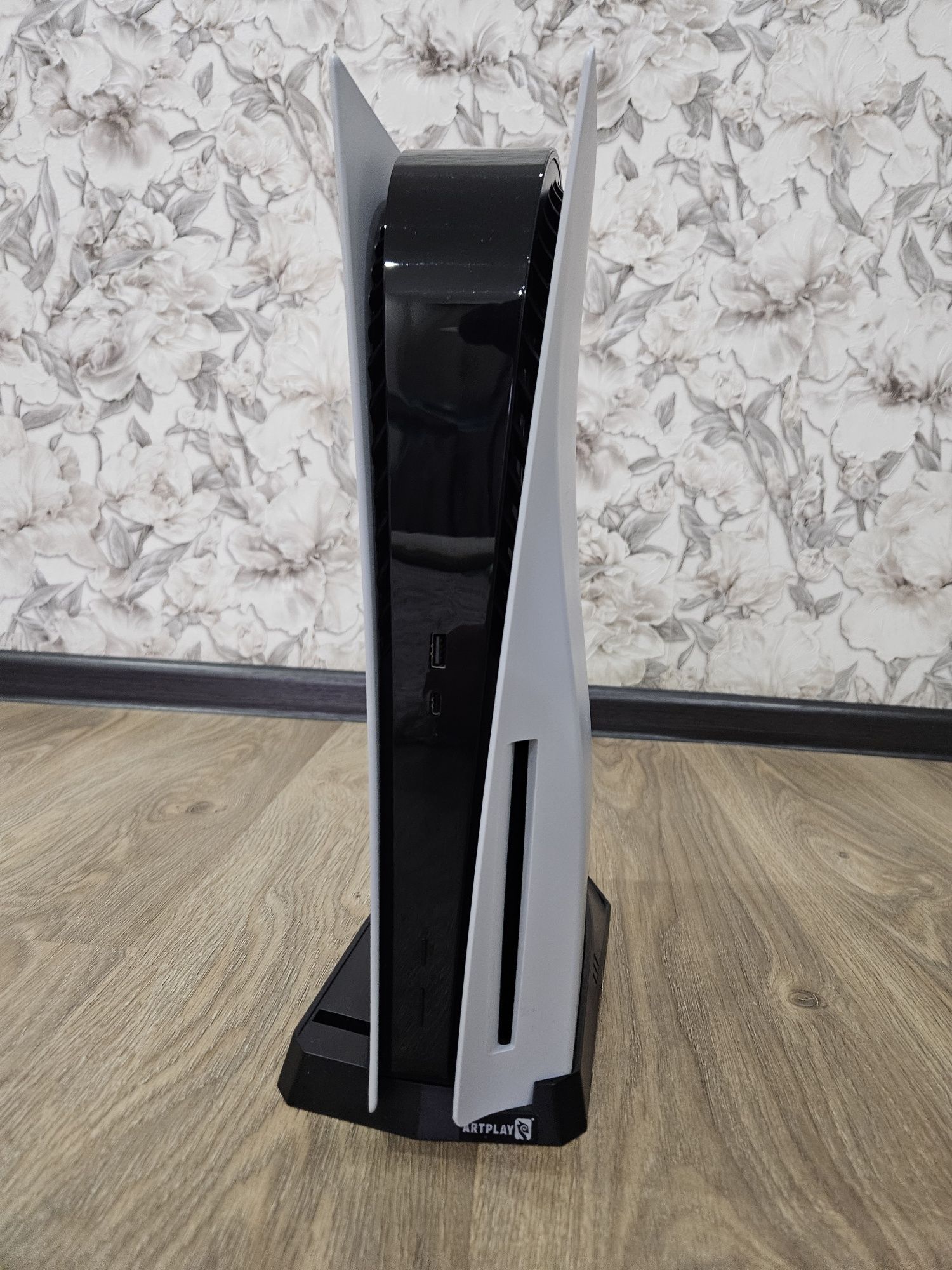 Обменяю PlayStation 5 на достойный компьютер, или продам за 399.000