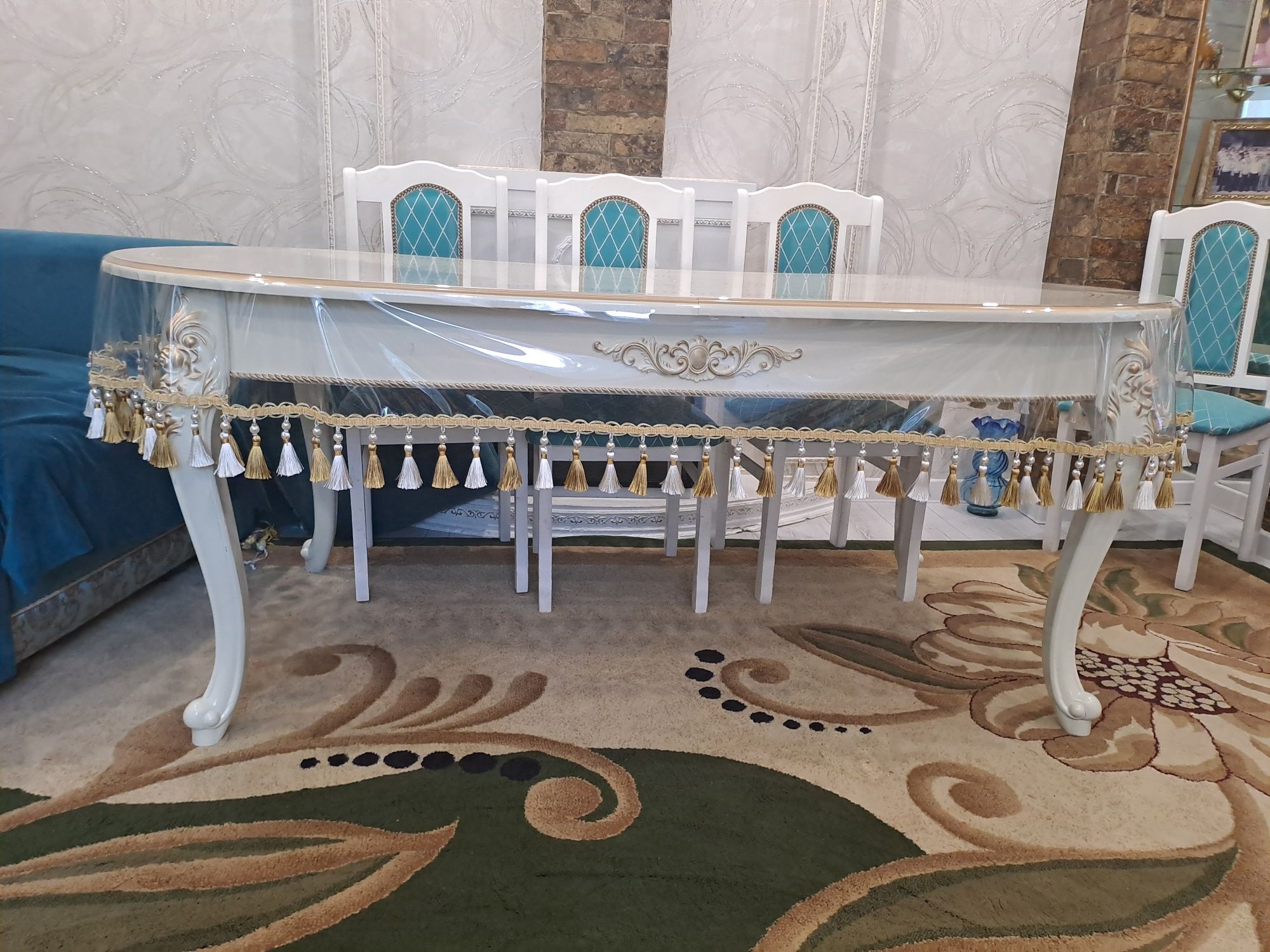 Продается стол. Новый. Стоимостью 150 тысяч тенге