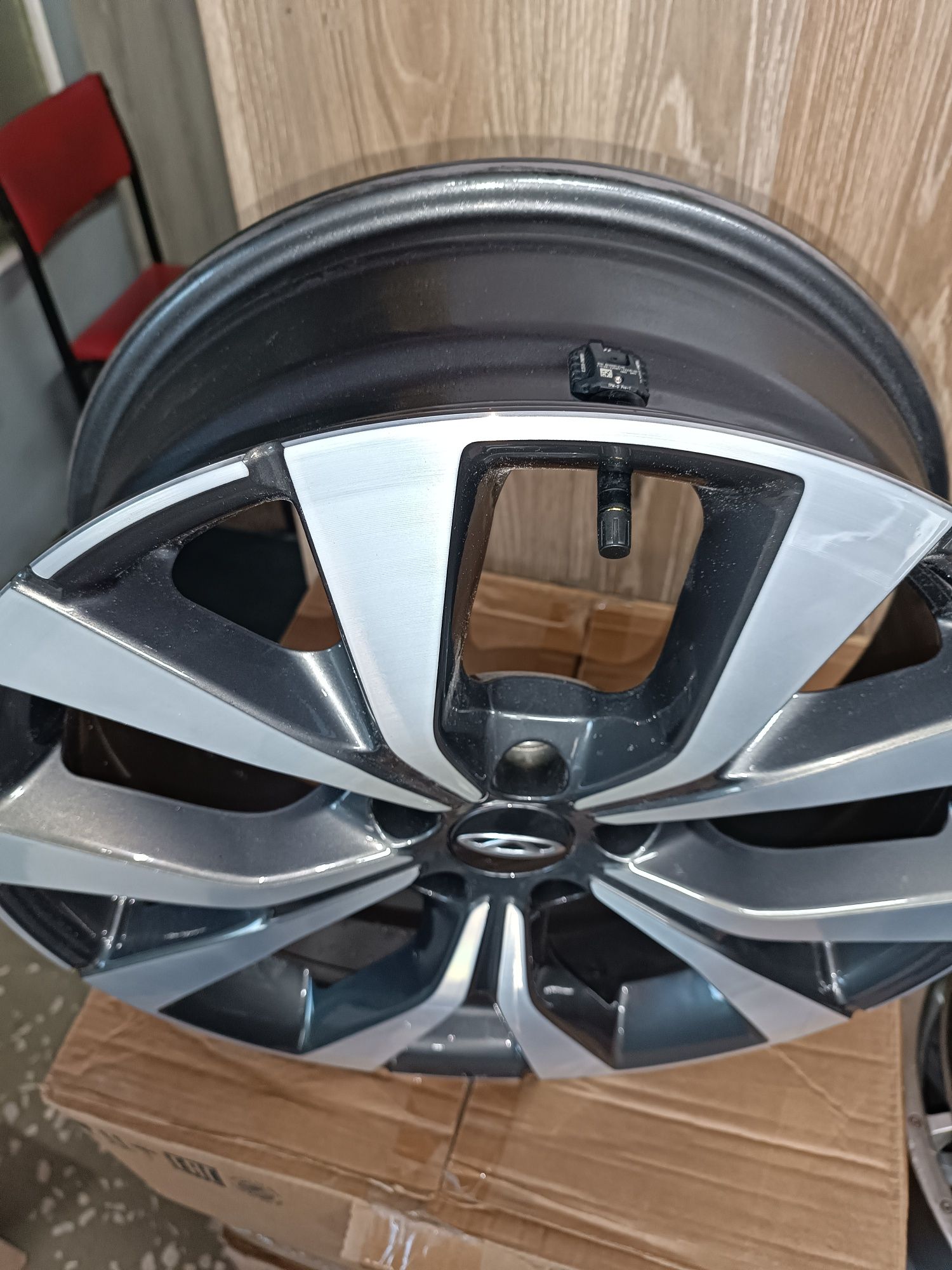 Продам комплект дисков R18 Chery r18