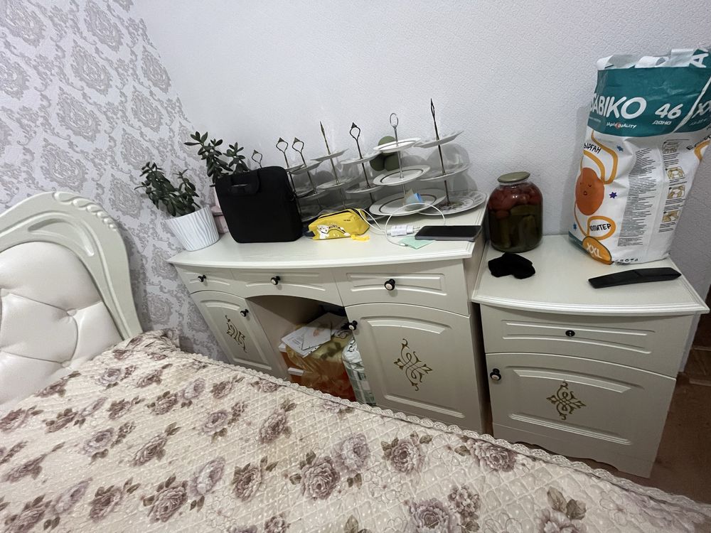 Шкаф купе, кровать, комод, тумба, столь