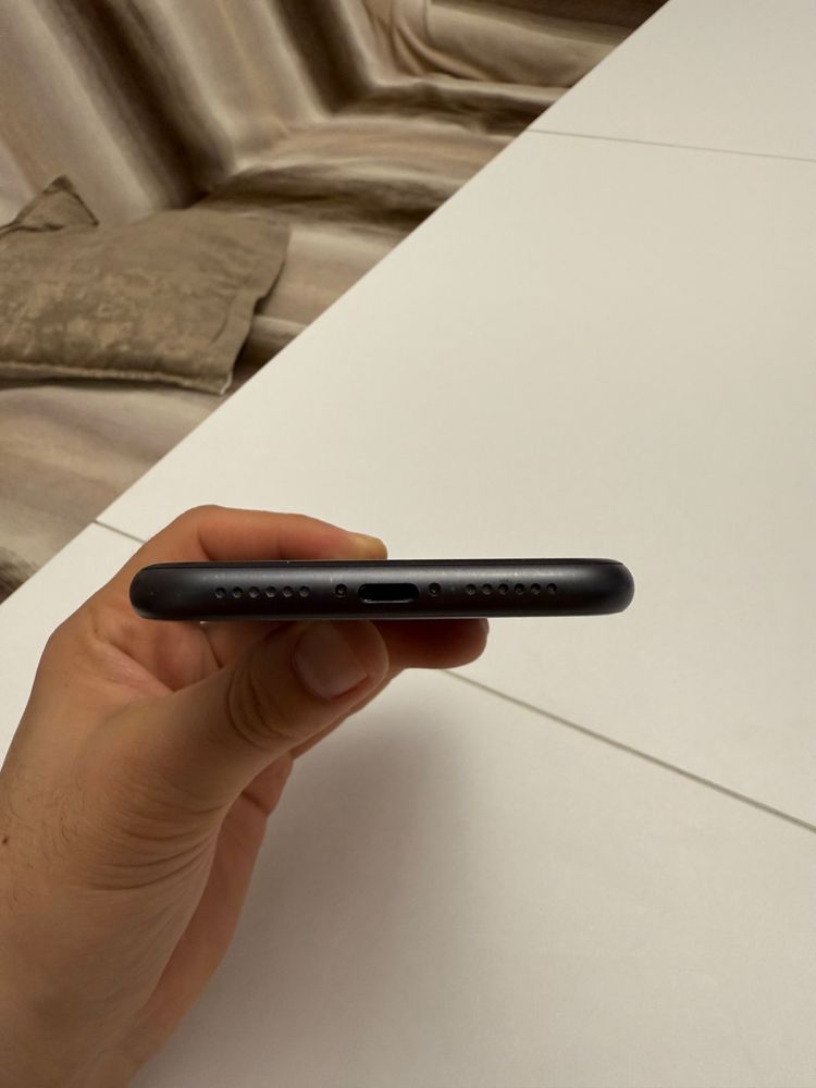 IPhone 11 в отличном состоянии.