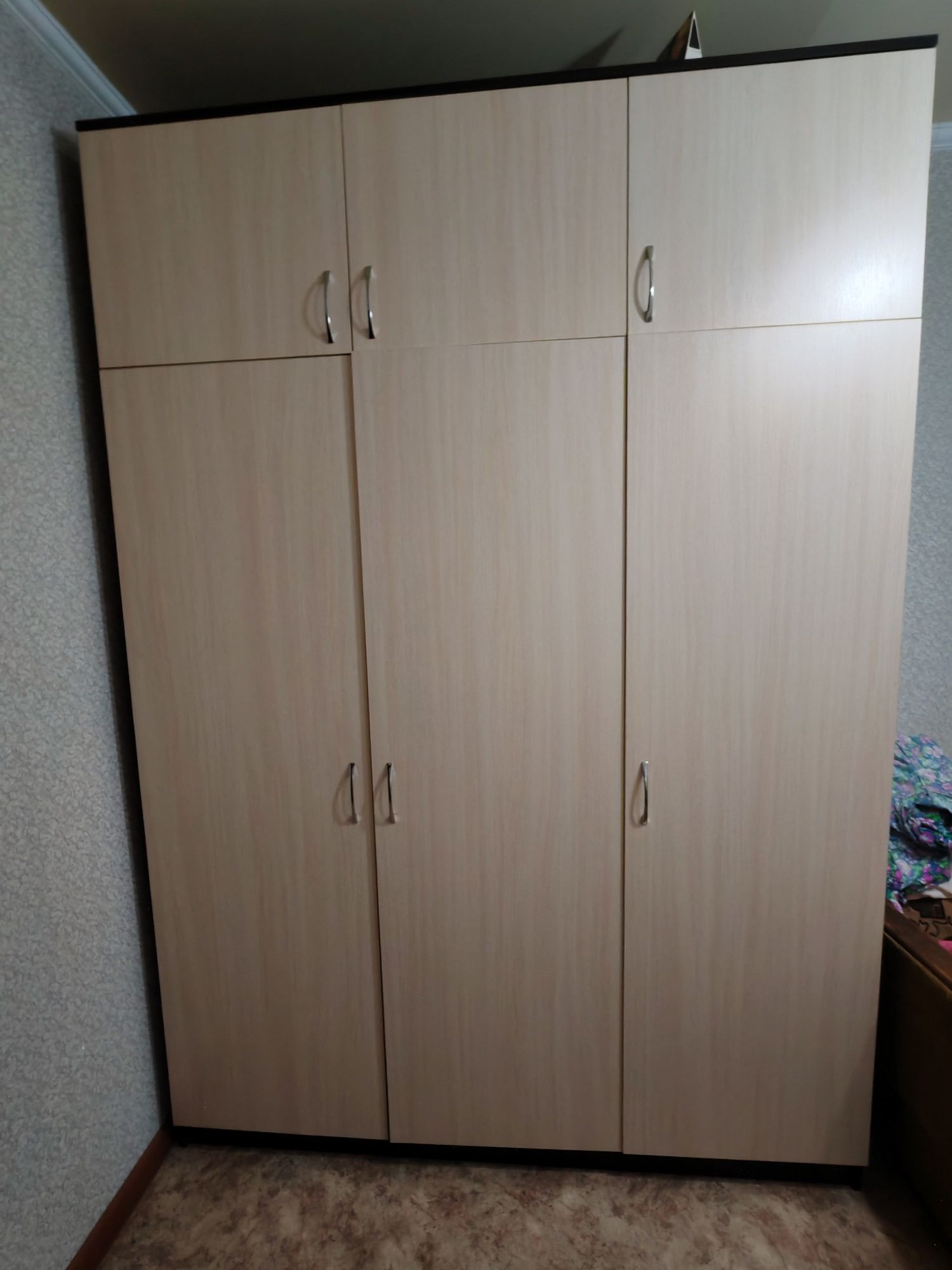 Продам шифонер трех створчатый