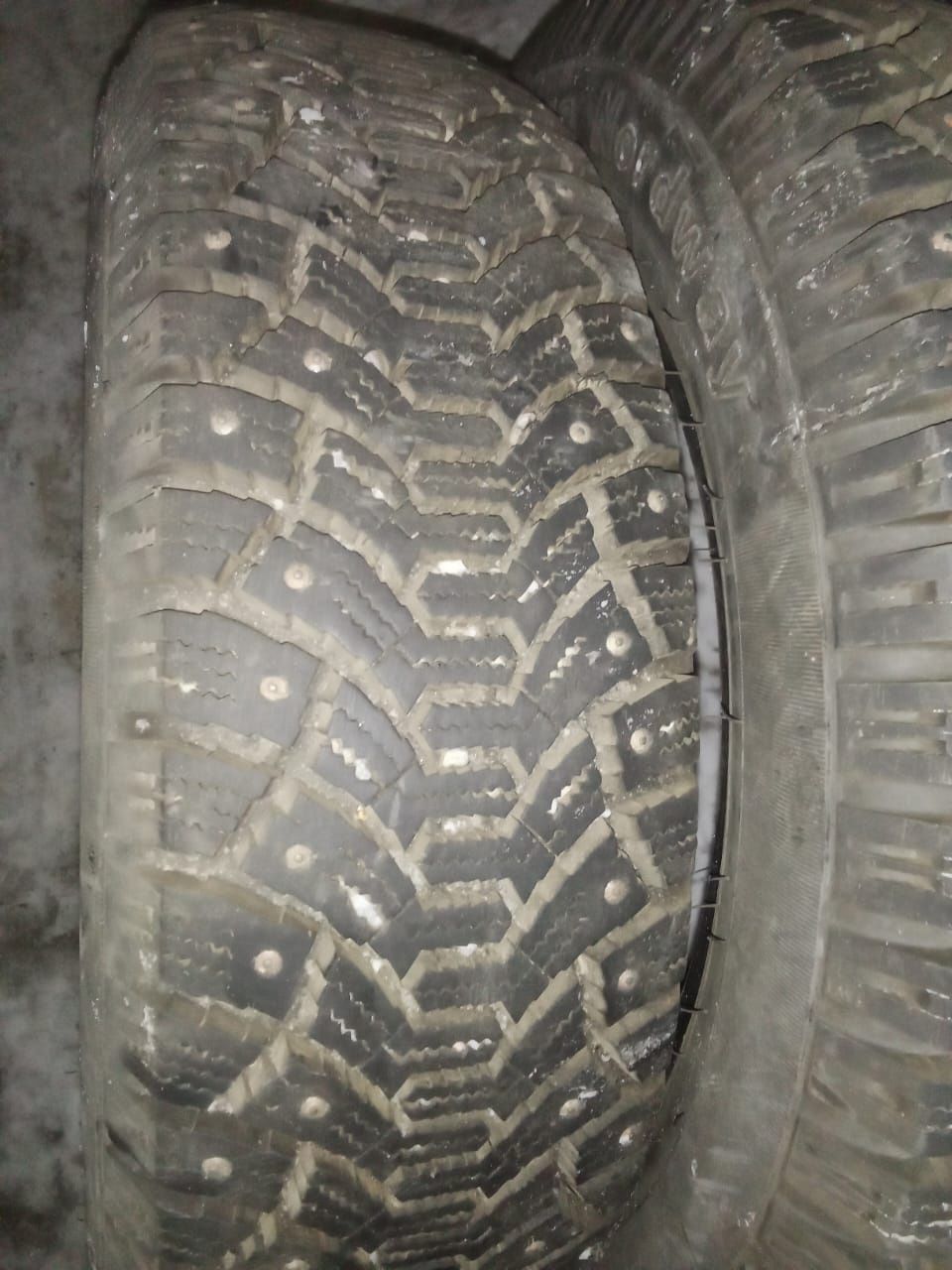 Продам зимние покрышки R15