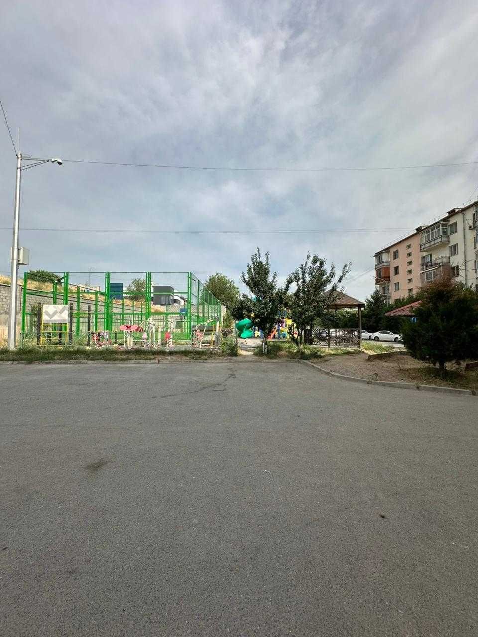 Продается 3-комнатная квартира Нурсат-1 вдоль аллеи (ориентир Роддом)