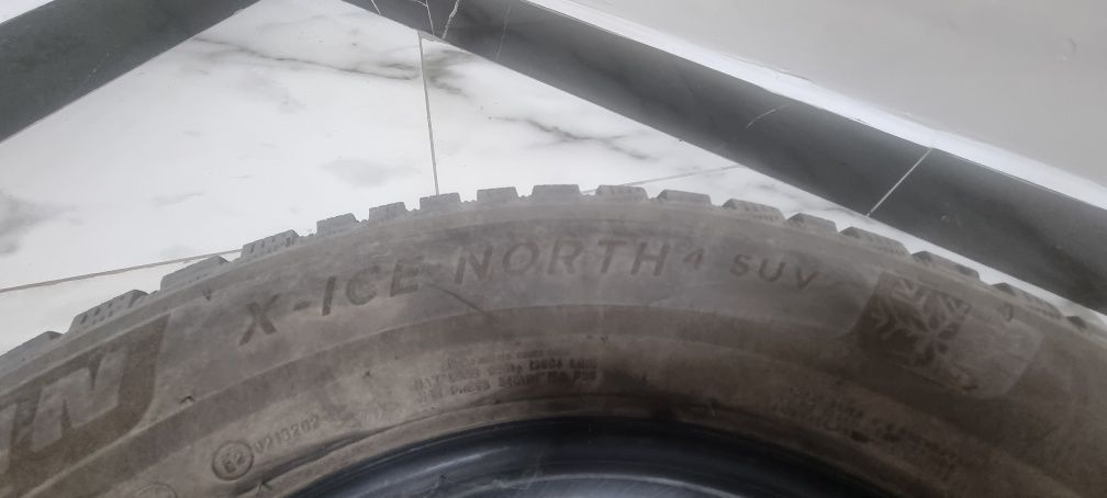 Продам шины Michelin X-ice north 4, шипованые