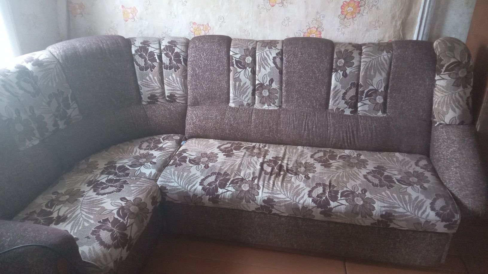Продам диван в отличном состоянии