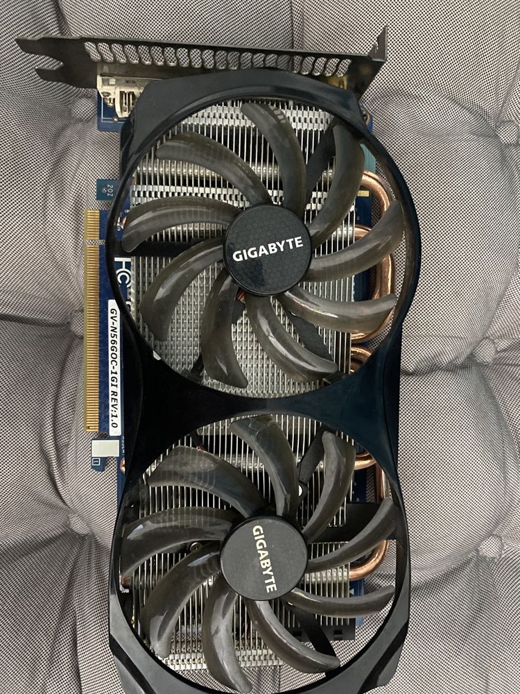 Продам видеокарту nvidia gigabyte 560