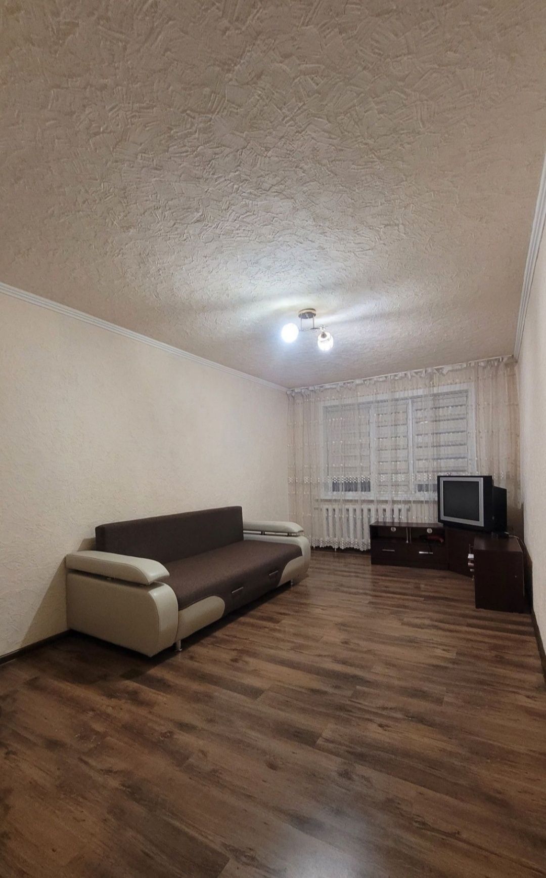 Продам 2-я , р-н Океана 17 шк,4 этаж 17, млн