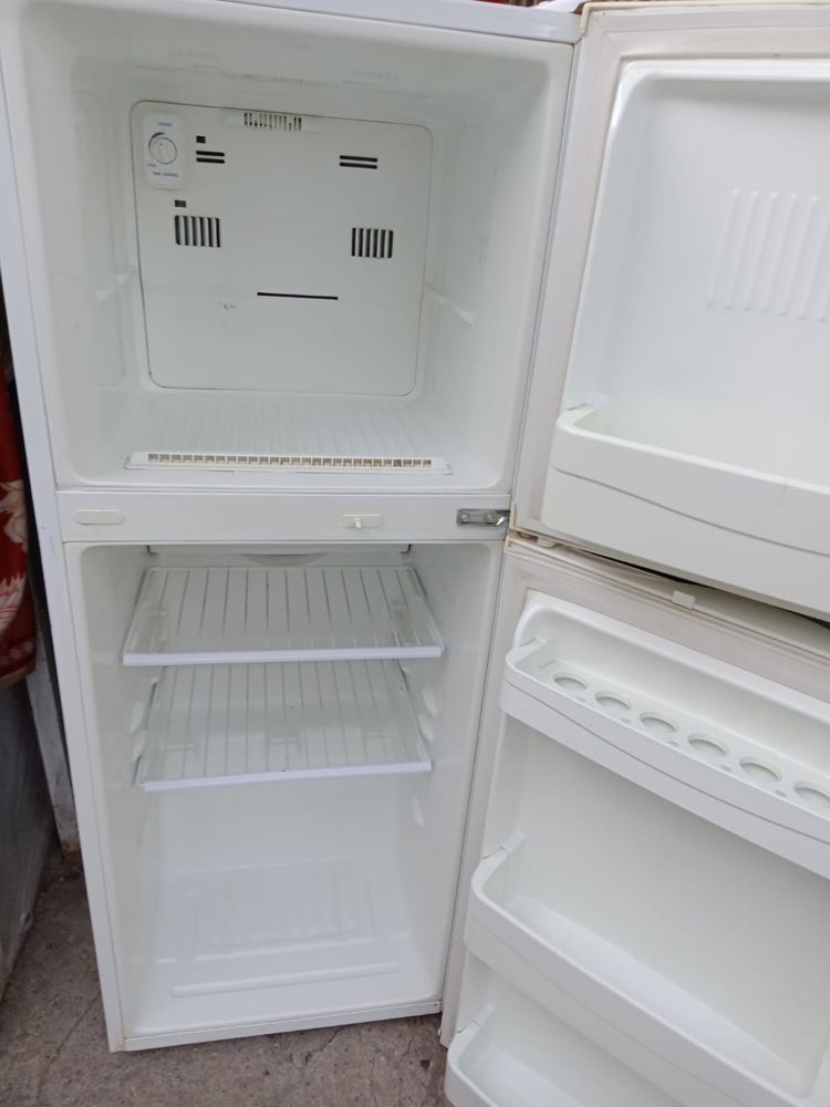 Продаю холдильник