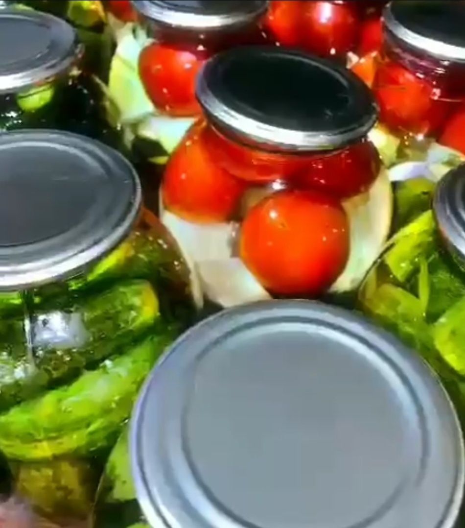 Продам банки в закрутках соление, салаты,