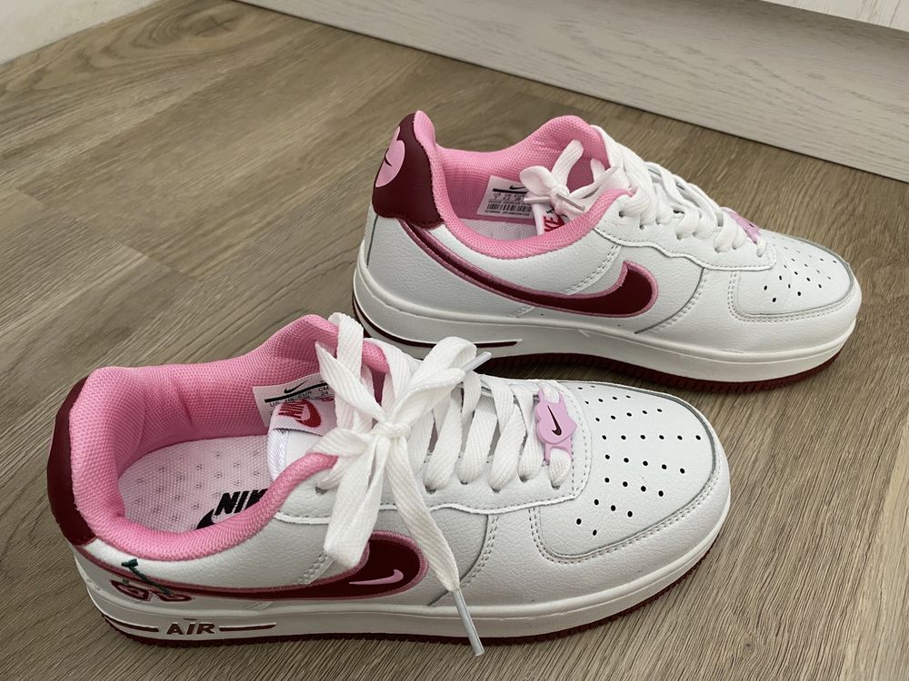 кросовки nike форс малиновый цвет