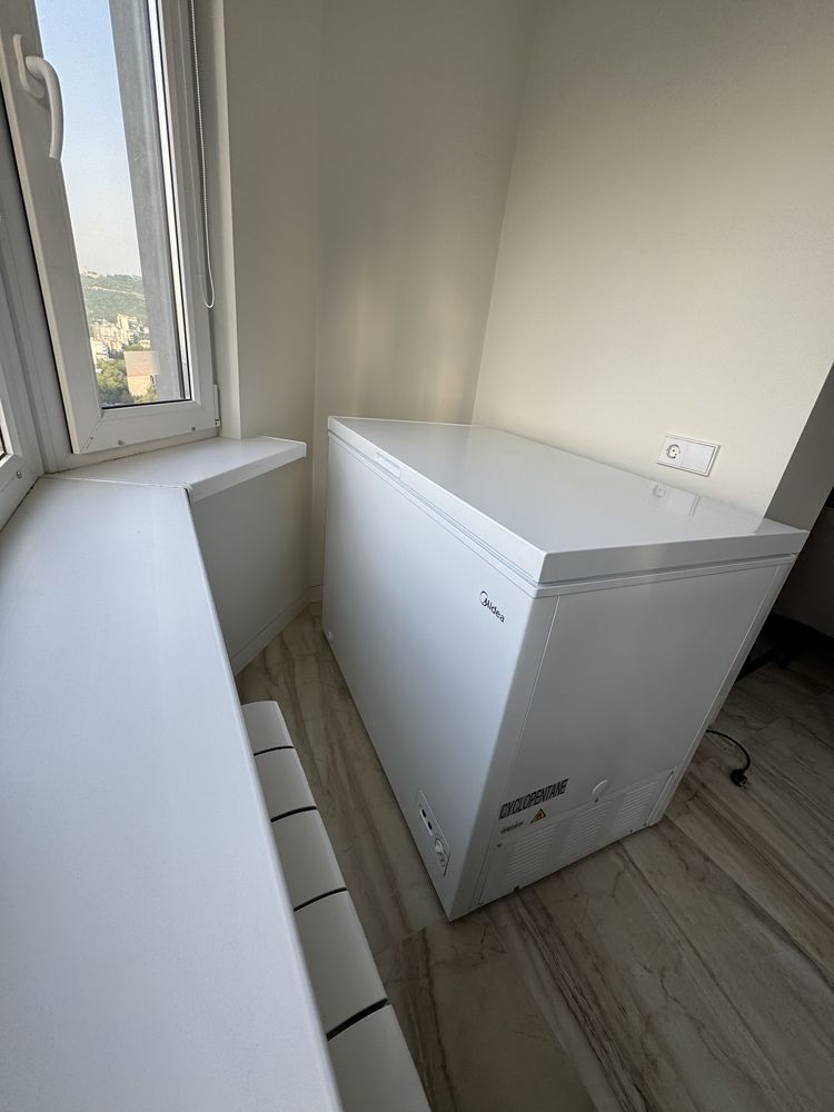 продам морозилку от Midea
