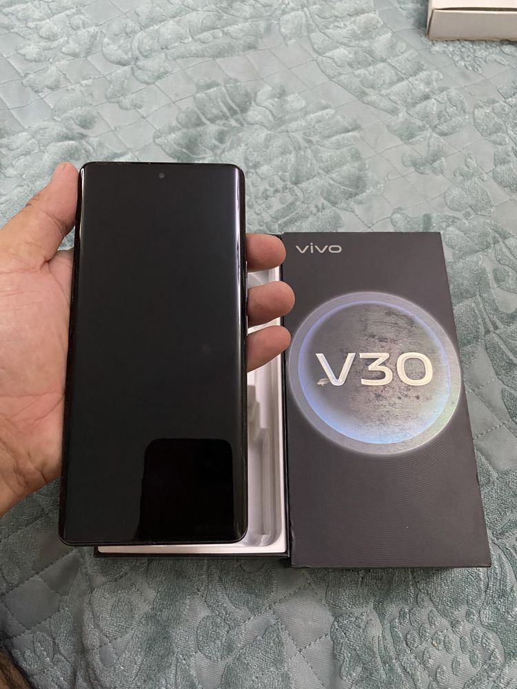 Vivo. V30. 5G.   12+12+256
