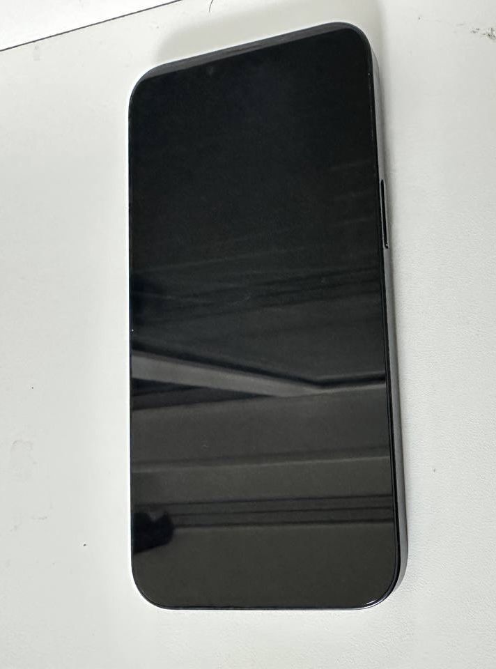 Продам iPhone 13 128 гигабайт