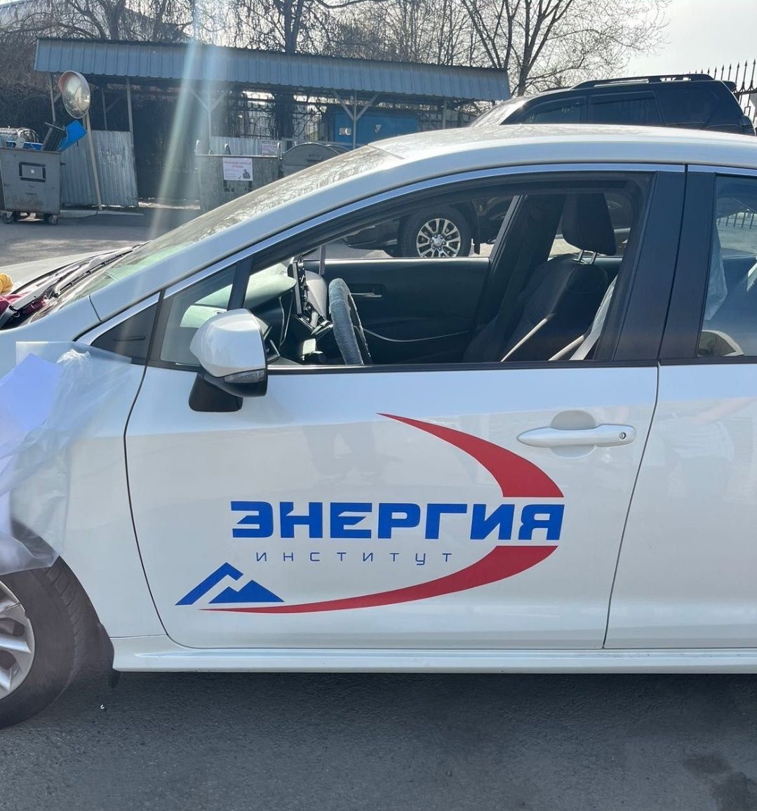 Наклейка/наклейки на авто