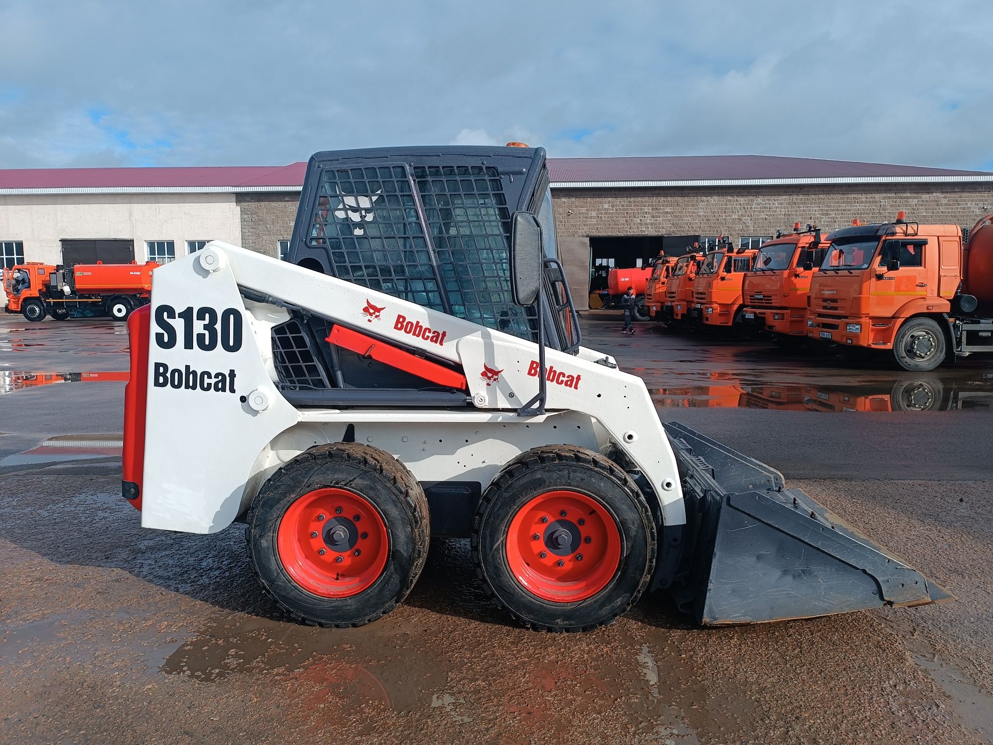 Продается мини погрузчик боб кат S130
