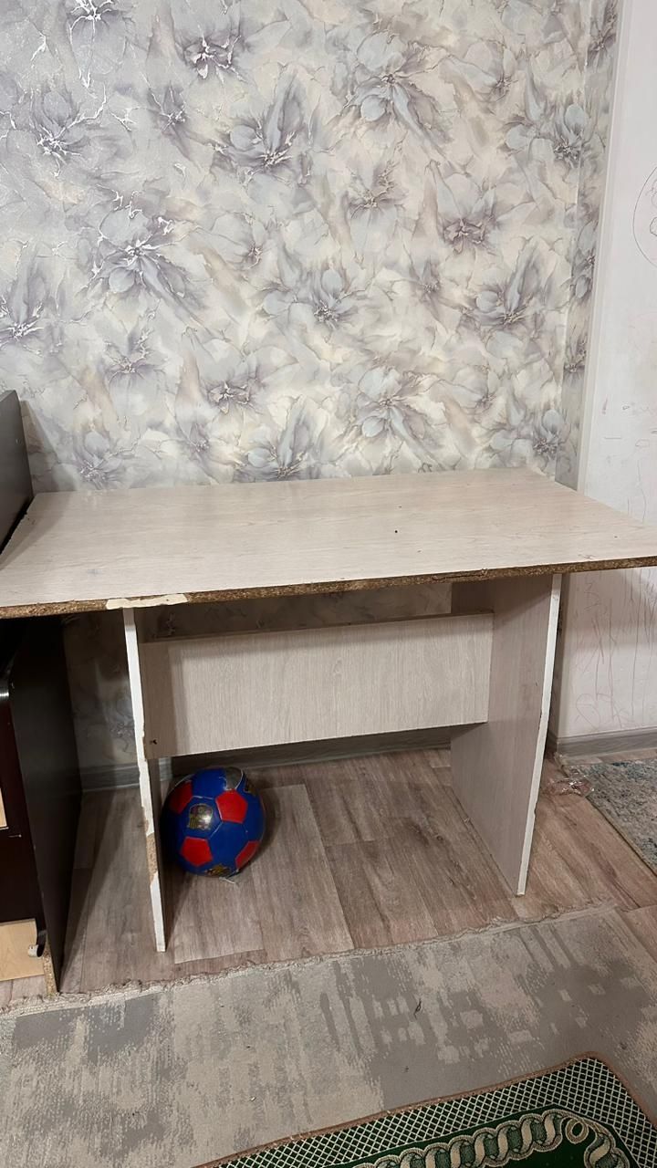 Продам кухонный стол