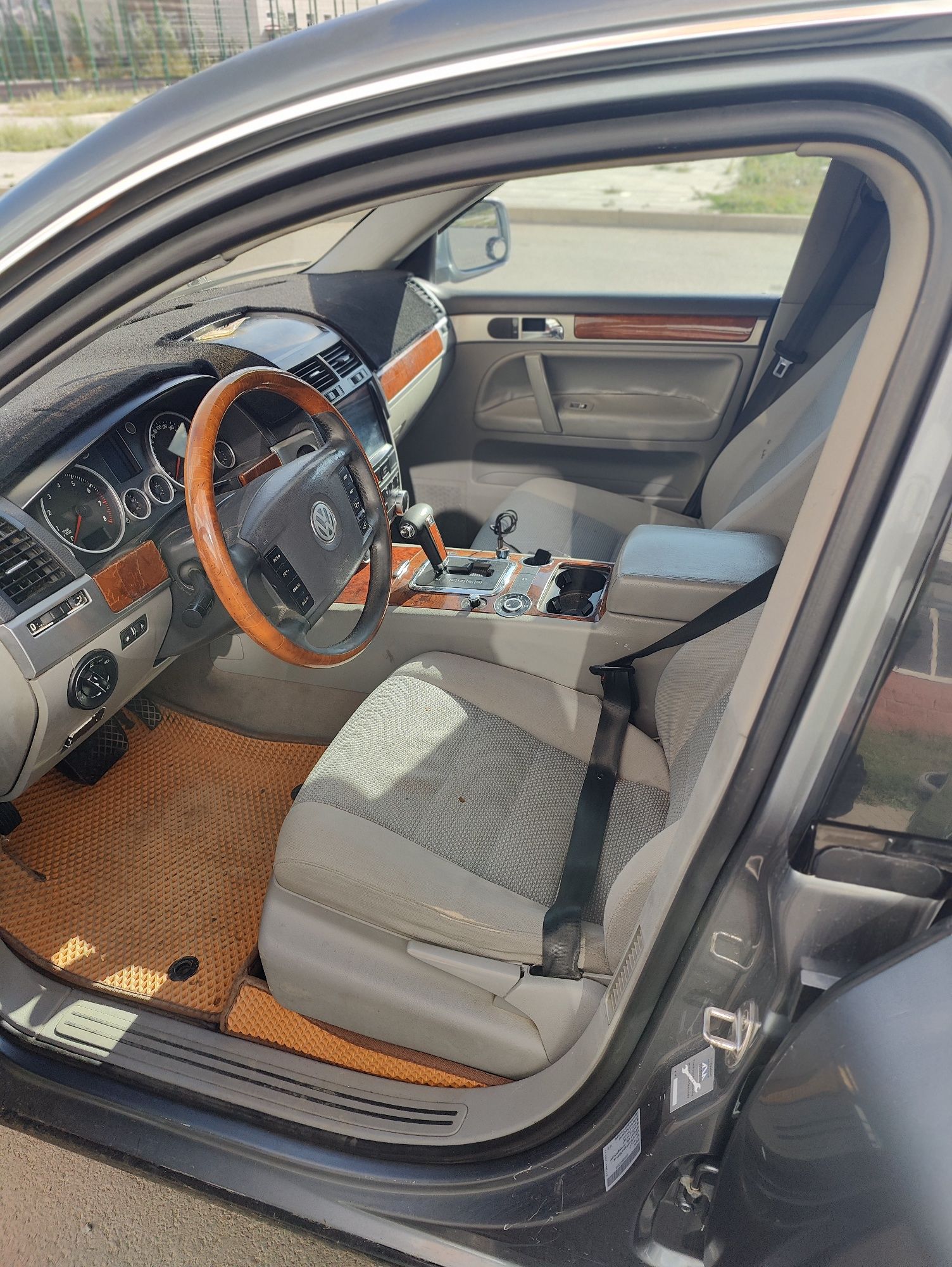 Volkswagen Touareg 2005 г. 1-поколение