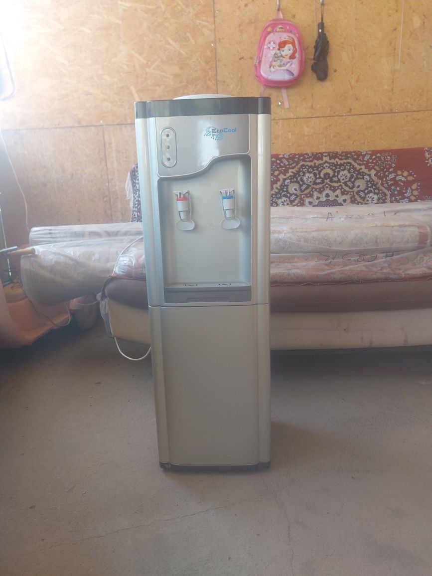 Продам диспенсер.
