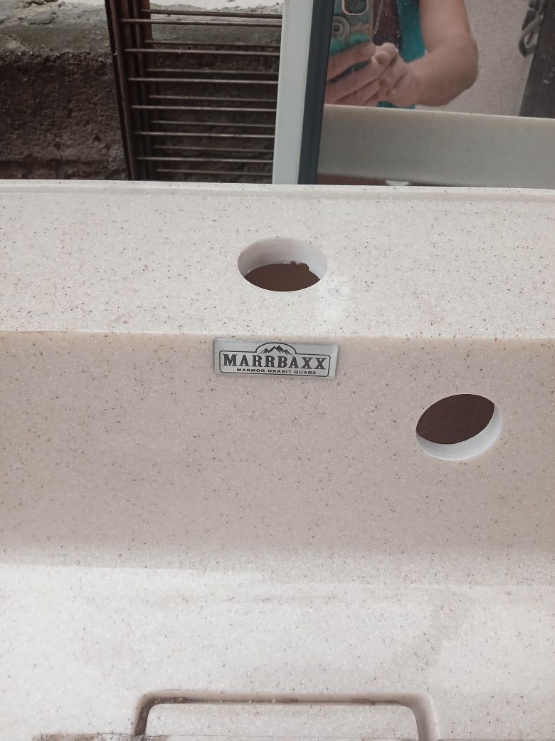 Продам раковины разные.