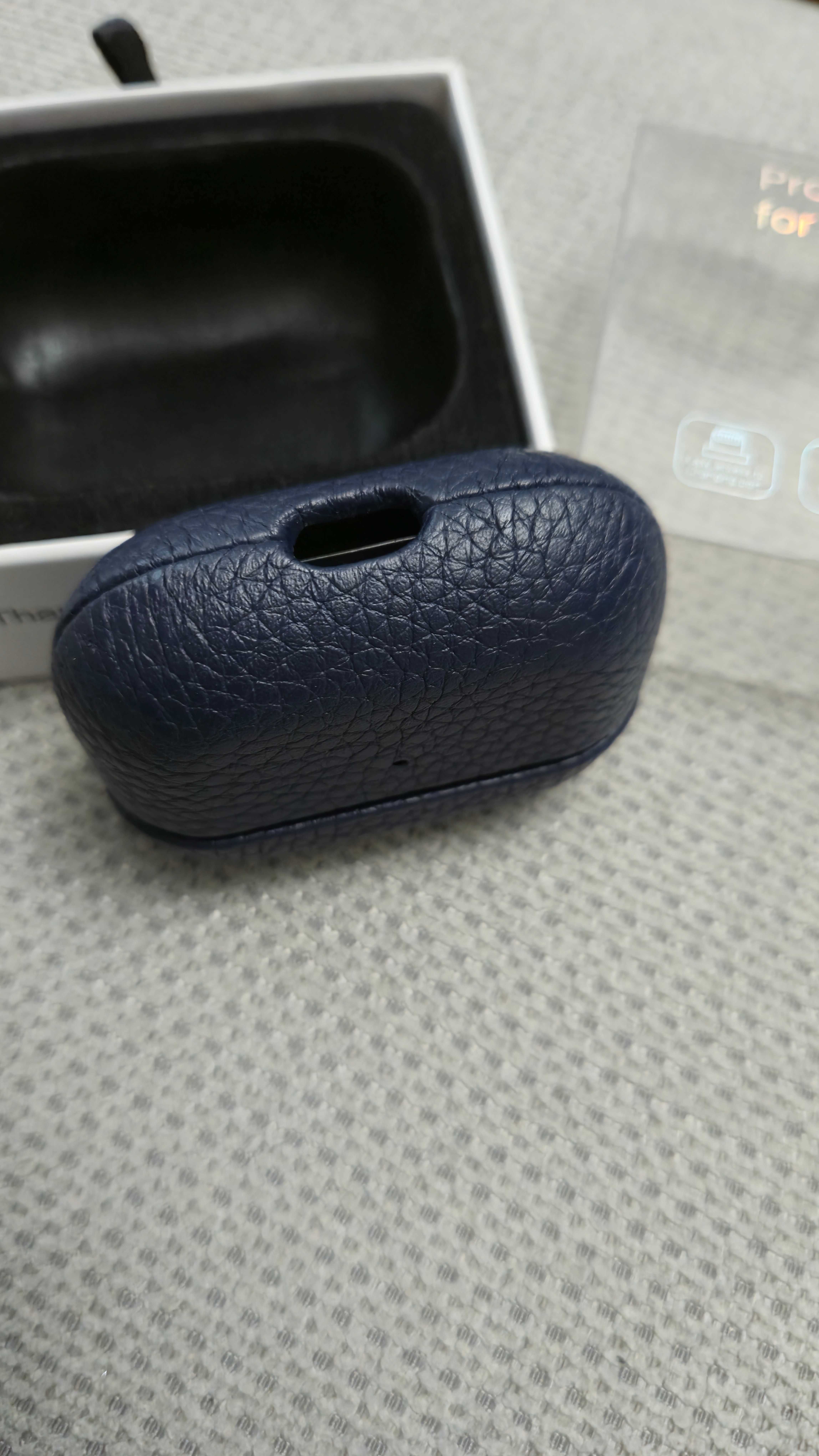 Продам чехол для наушников Apple AirPods Pro под кожу в синем цвете