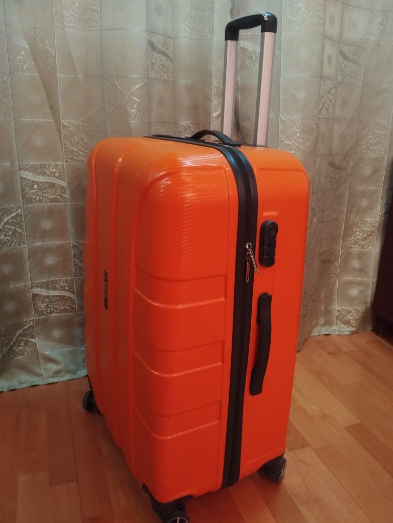 Продаются чемоданы