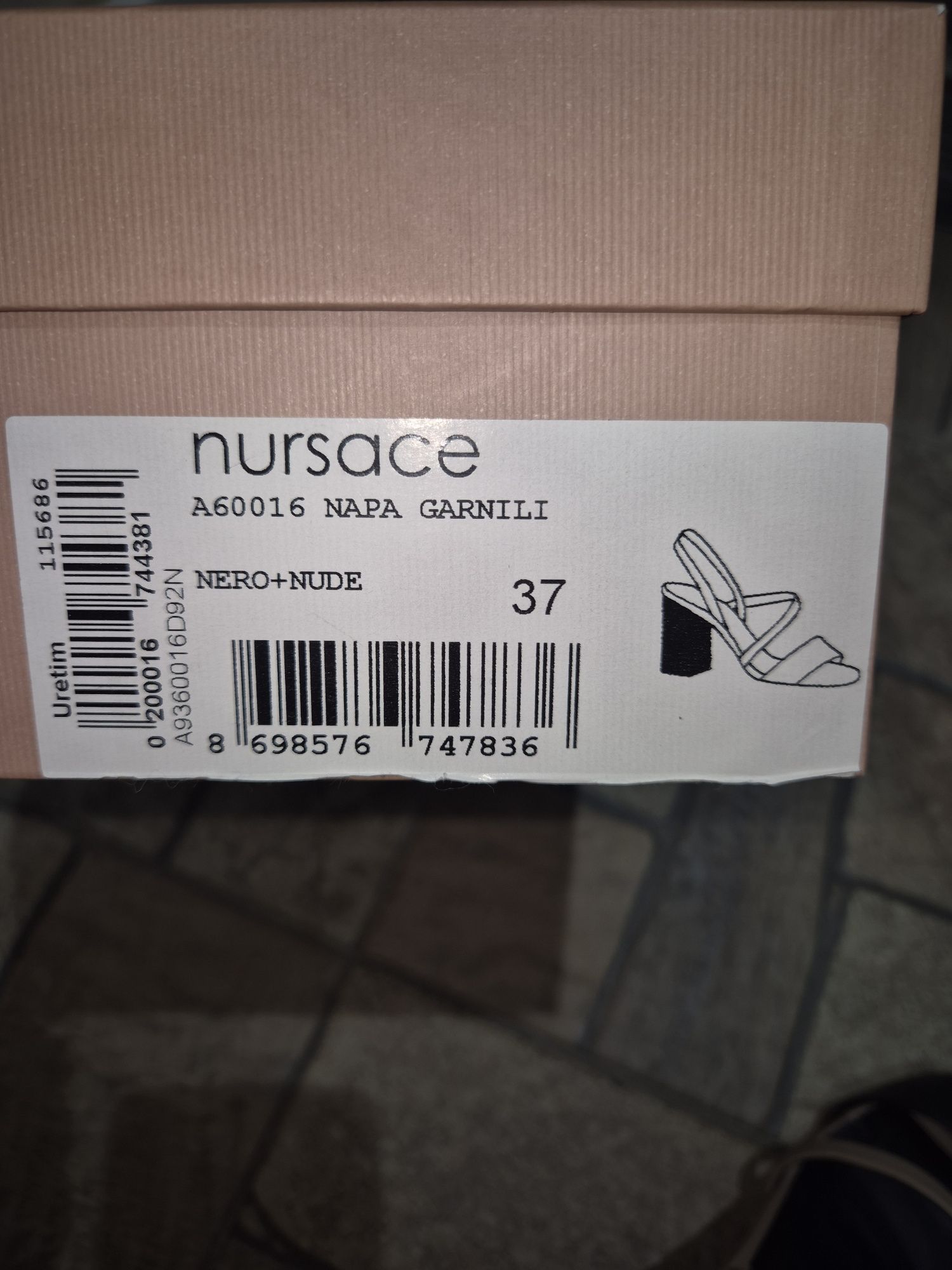 Босоножки Nursace