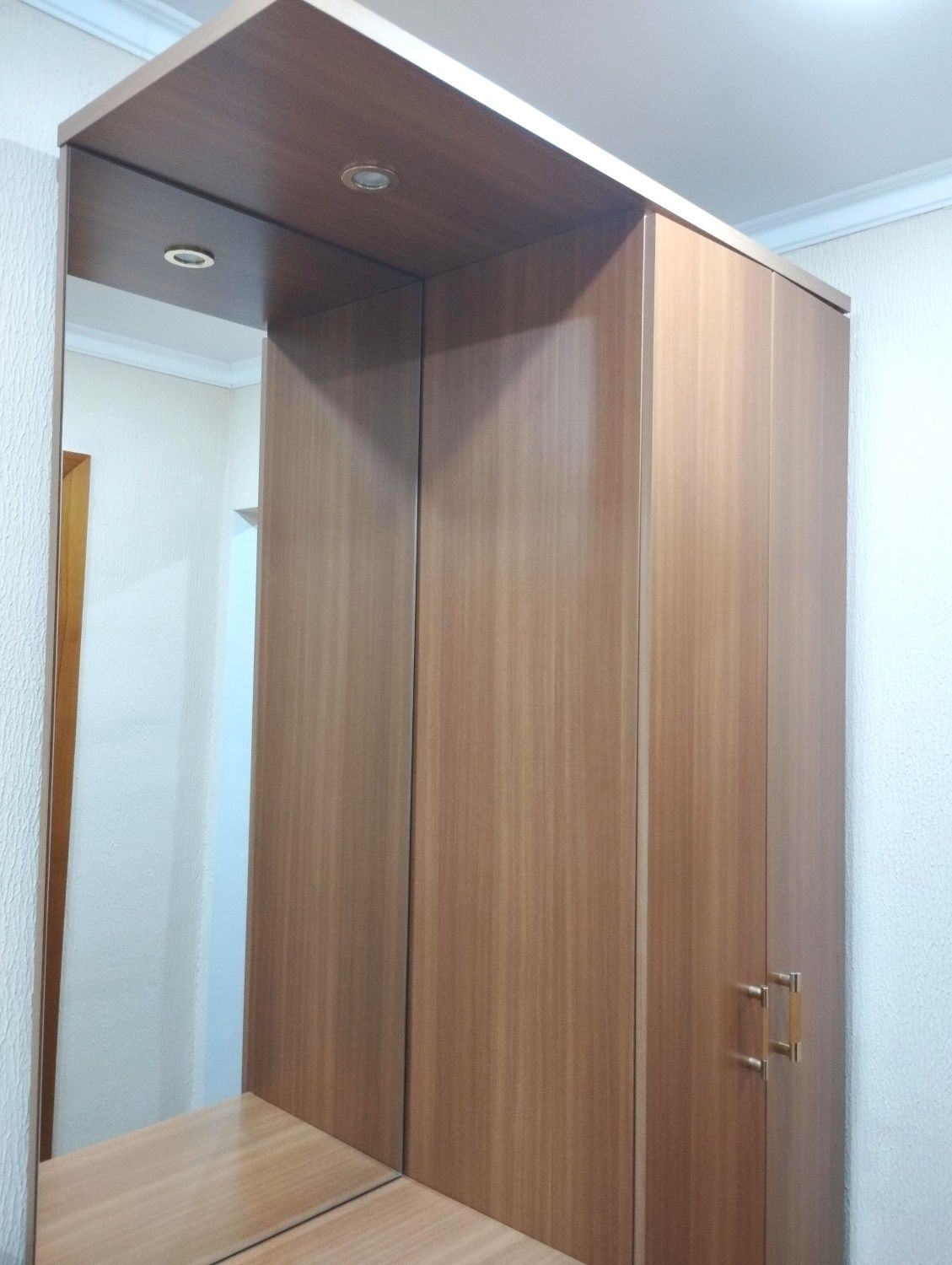Продам прихожую для коридора