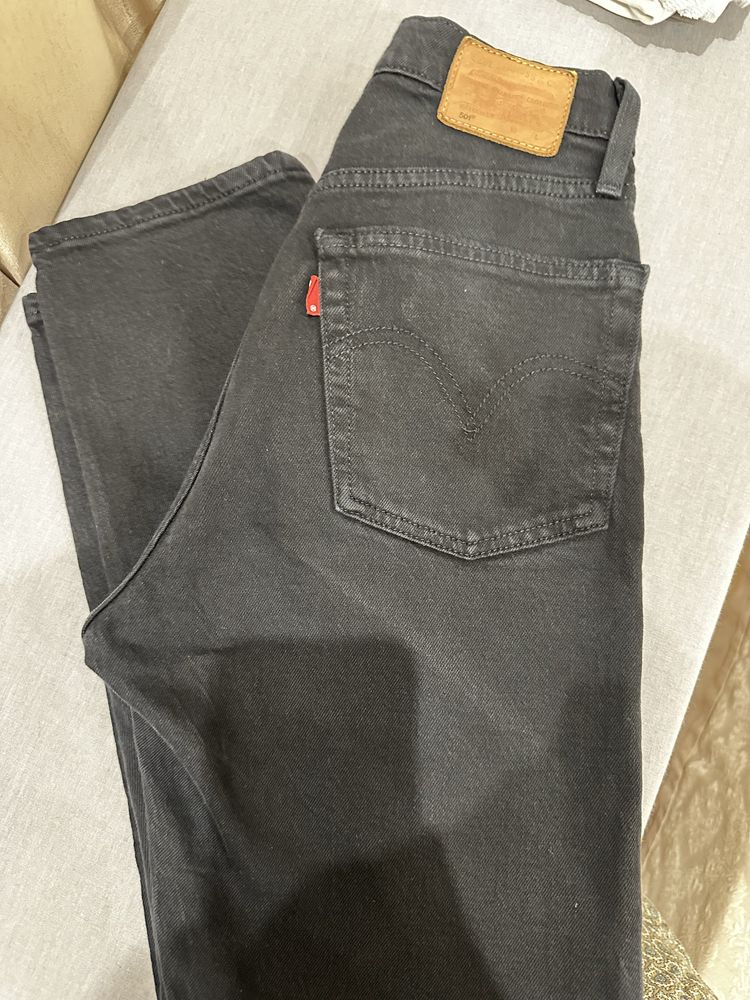 Продам джинсы levis