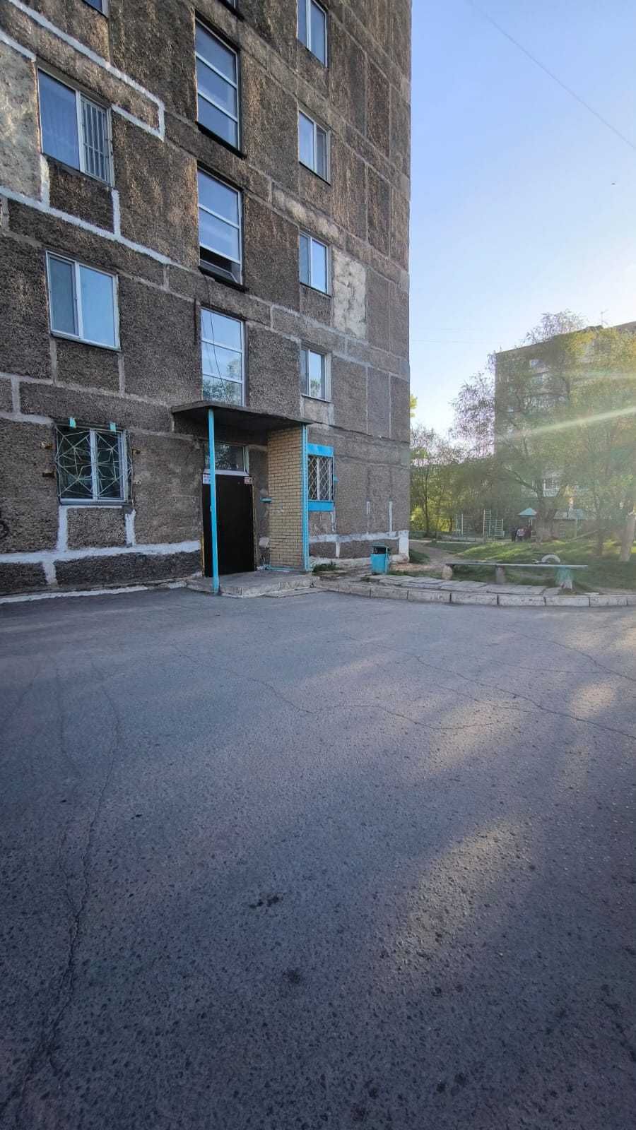 Продаю 4 ком квартиру в 6 мкр( р-н школы №10)