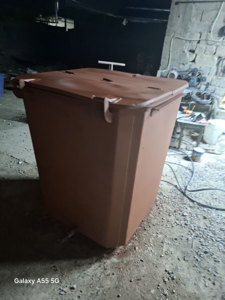 Продам квадратную бочку металлическую.