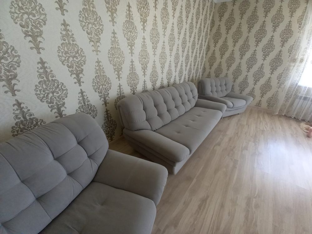Продам Диван с креслами