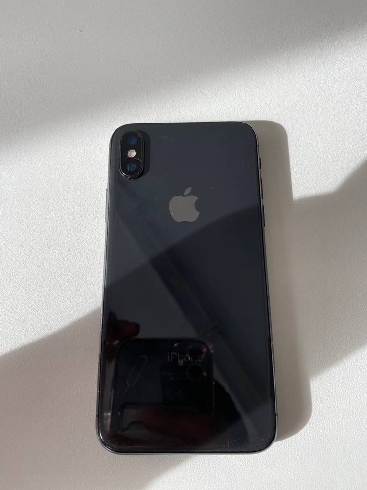 iPhone X / 64 ГБ / Емкость 100%