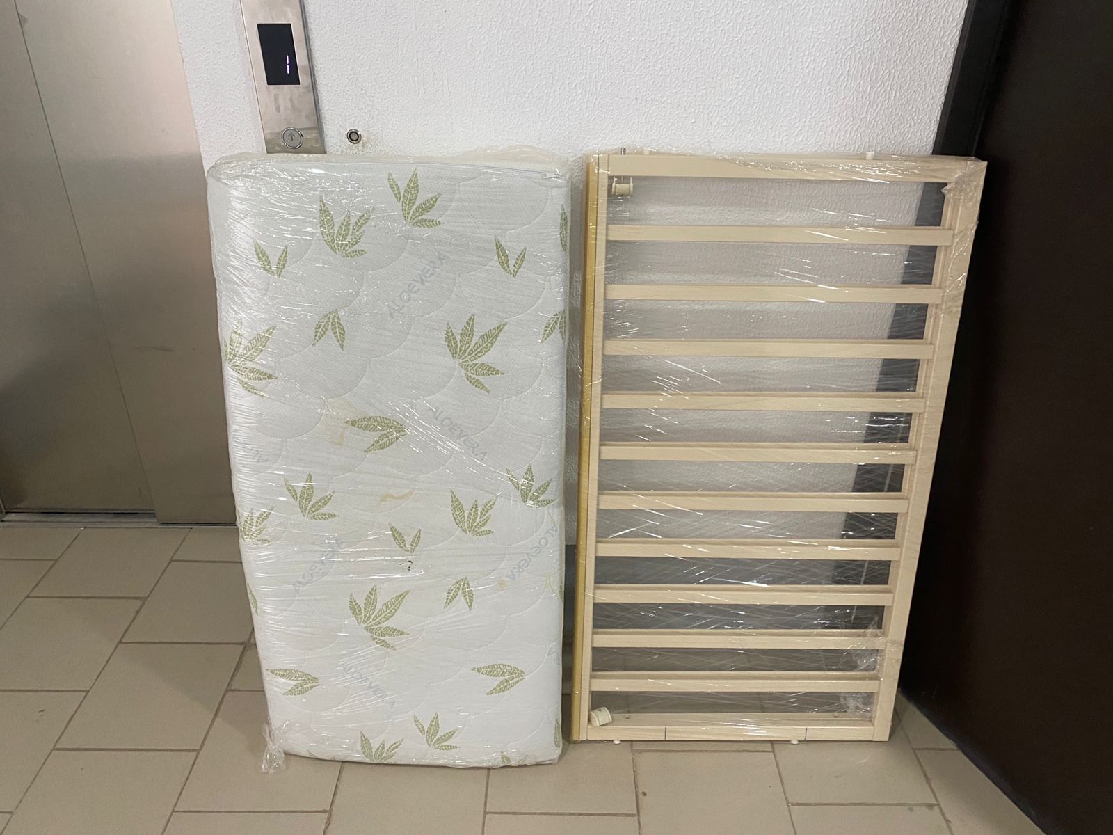 Продам для млаленца  детская кровать + ортопед матрас