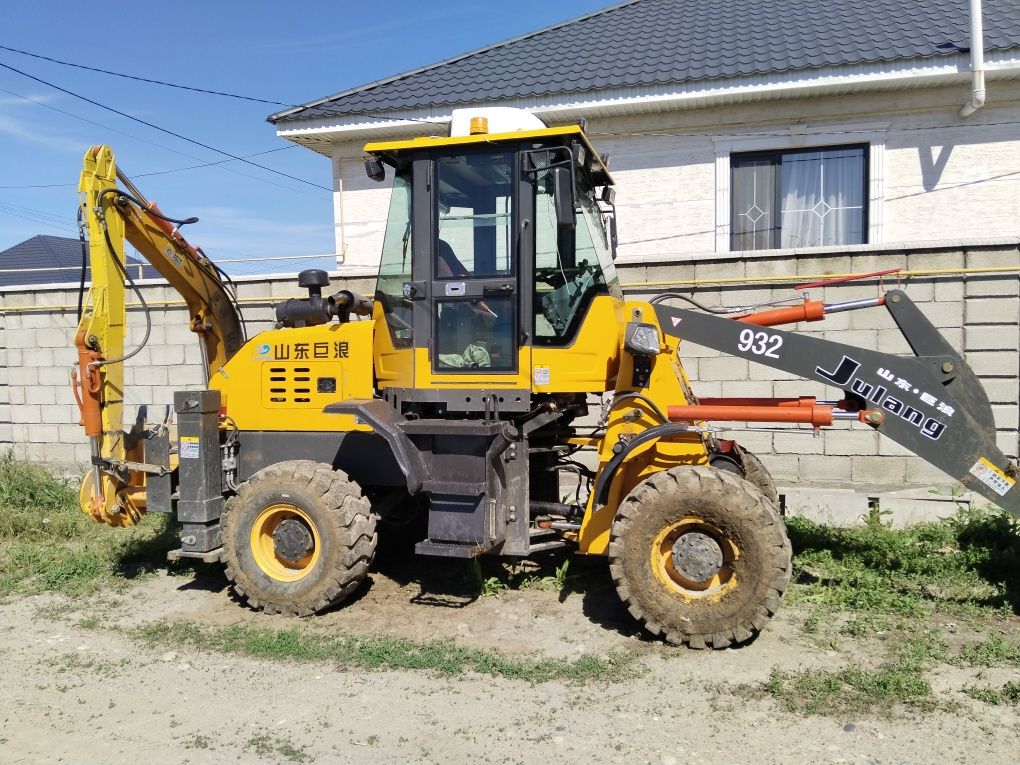 Продам экскаватор погрузчик производство Китай