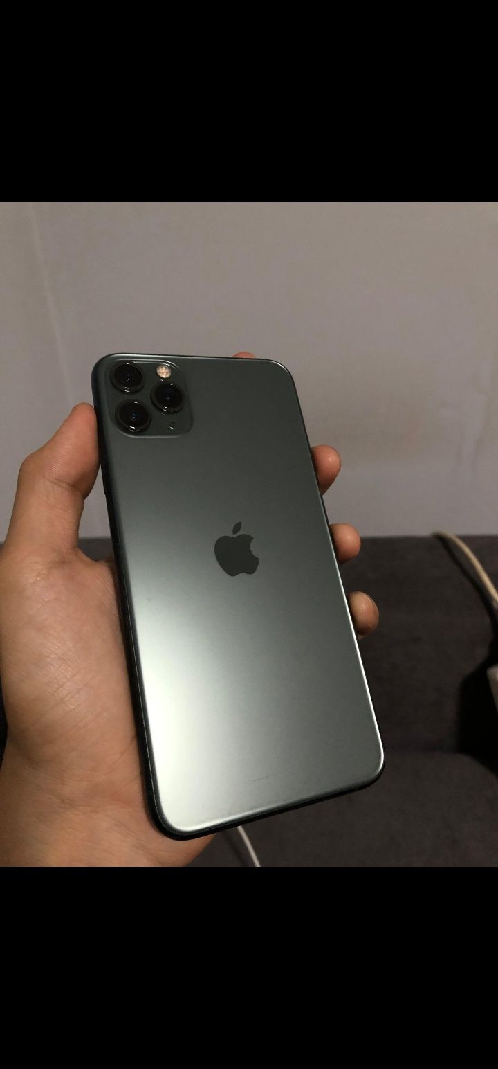 iPhone 11 Pro Max 256gb 
True Tone есть
Минус Фейс и вибрац