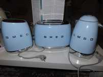 Smeg чайник , тостер , доска и набор ножов