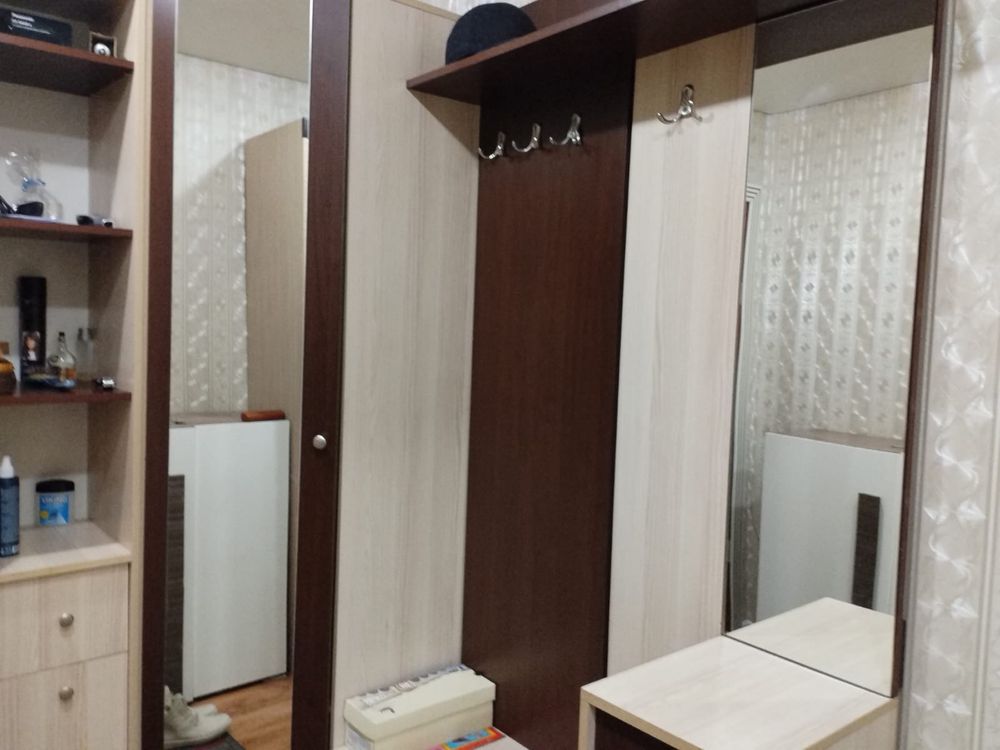 Продается угловая прихожка