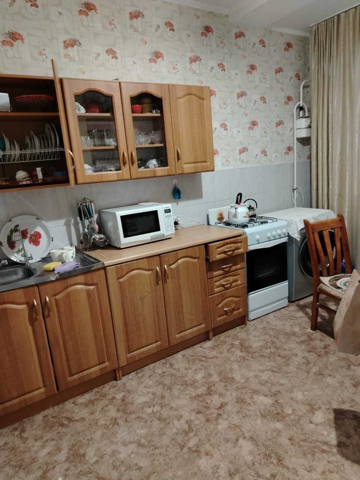 Продам двухкомнатную квартиру в 5 мкр. дом 27г 4 этаже.