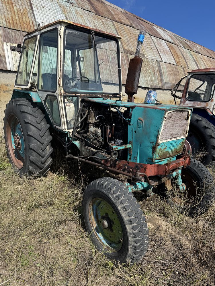 Продам 2 трактора ЮМЗ-6  в рабочем состоянии