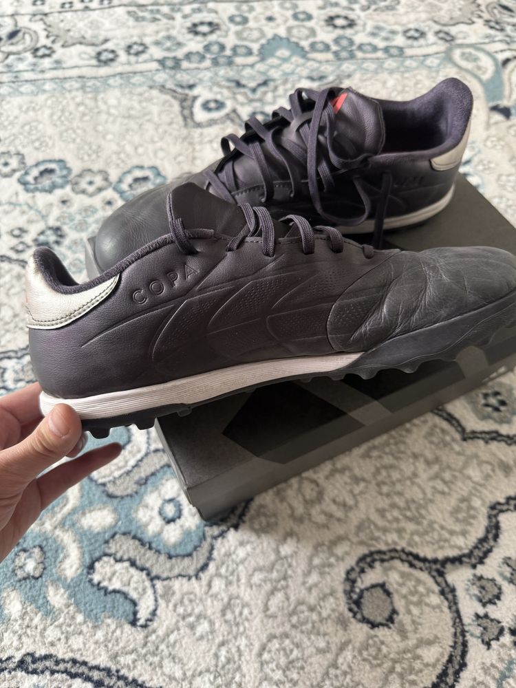 Продам сороконожки Adidas