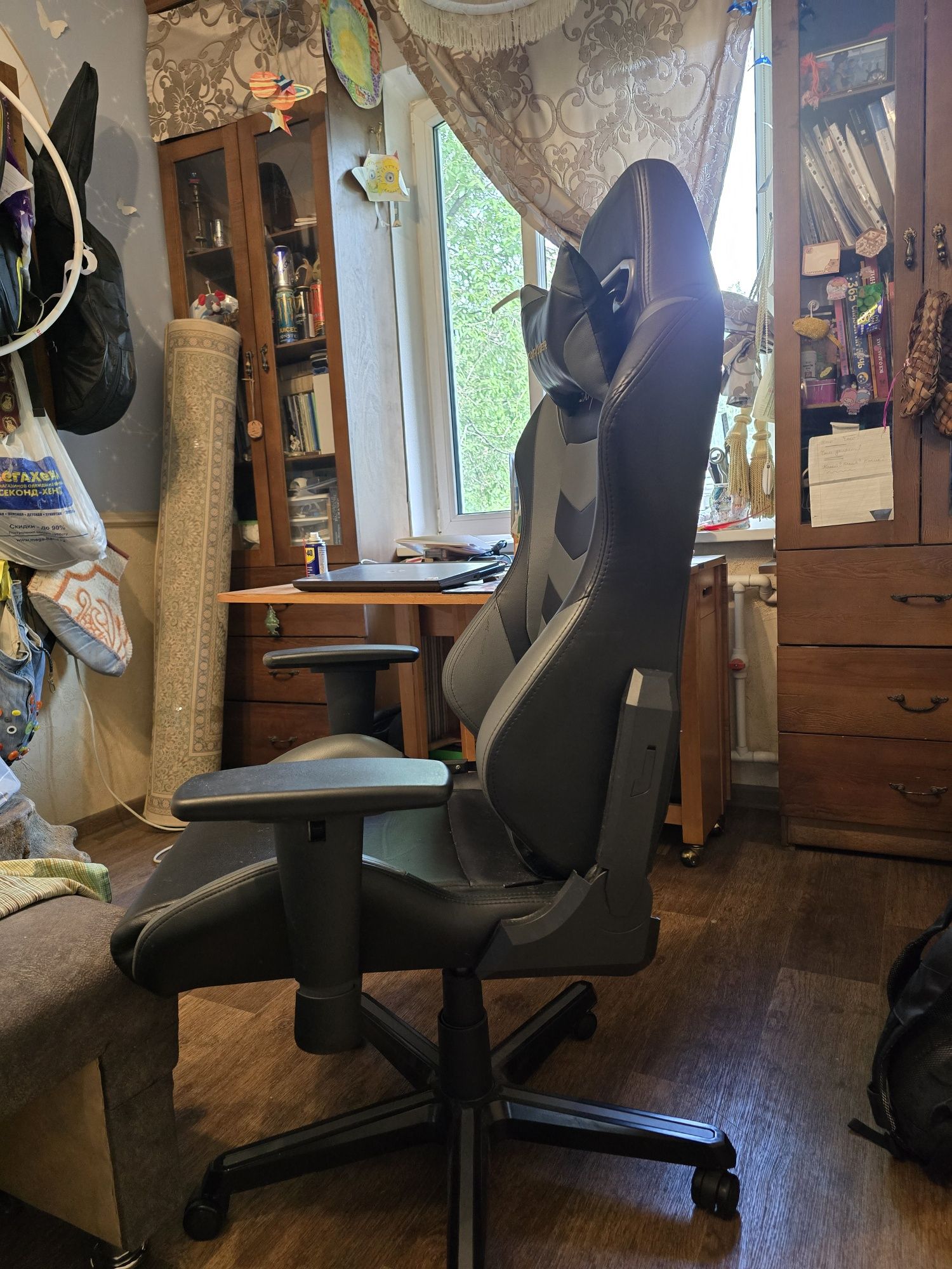Игровое кресло dxracer