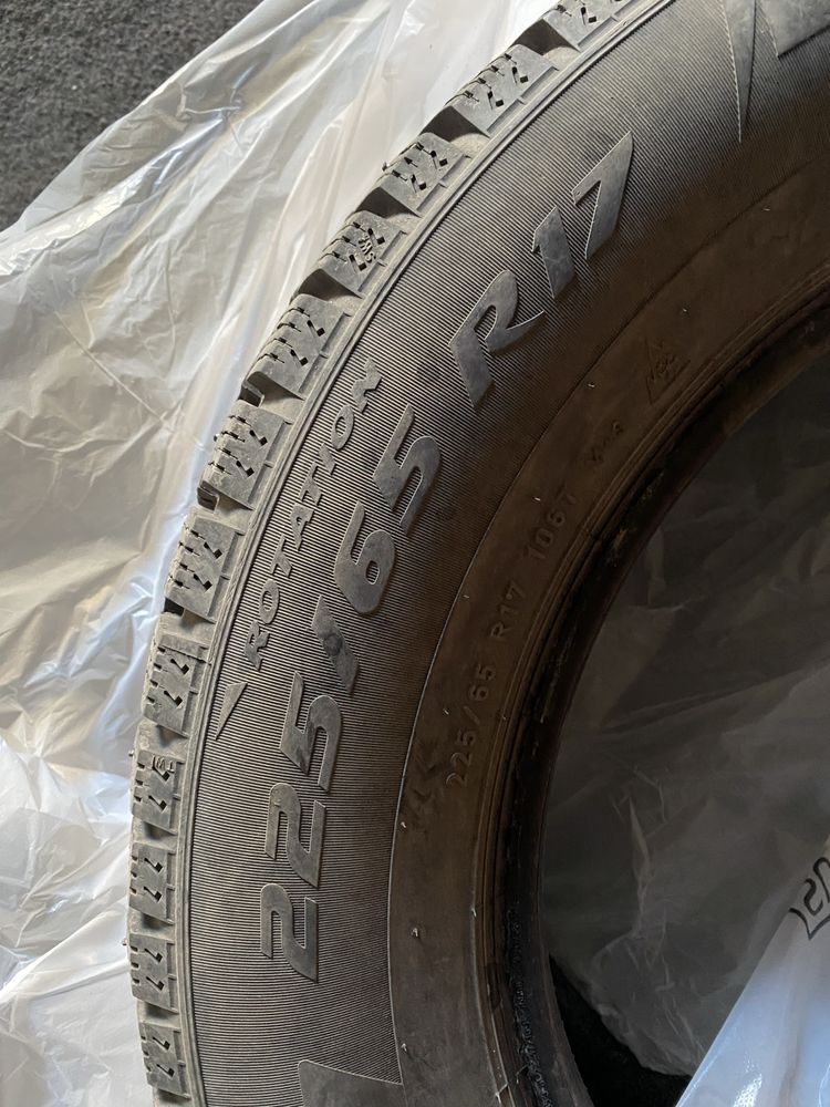 Шины зимние Pirelli 225/65 R17 б/у