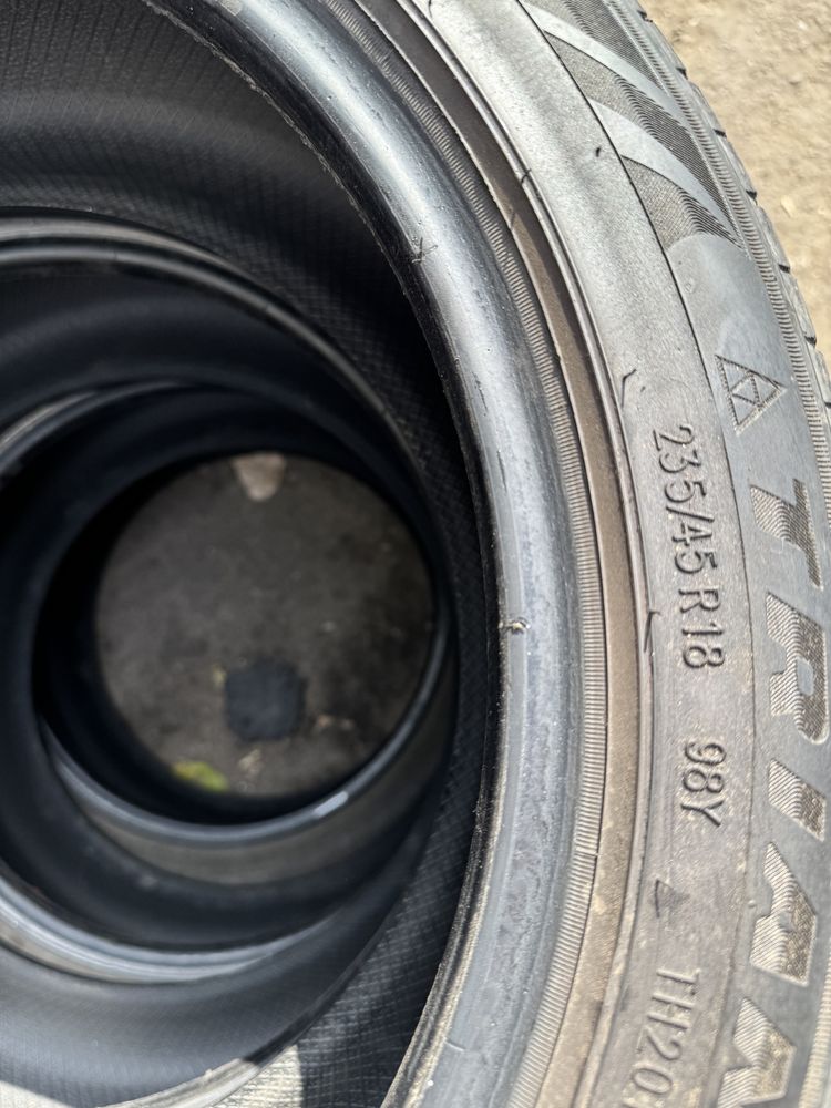 Продам Б/у шины 235/45/R18 от Triangle