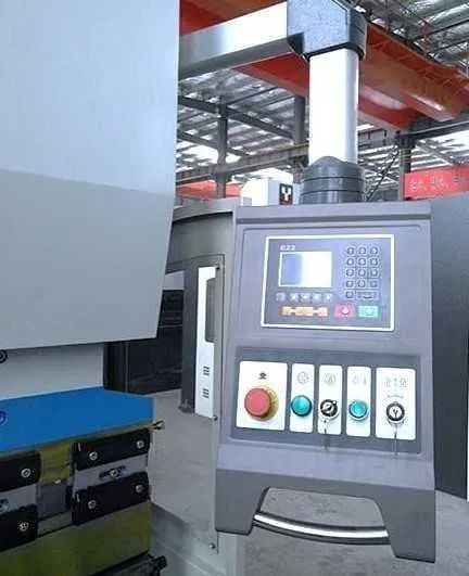 Листогибочные прессы по металлу E22