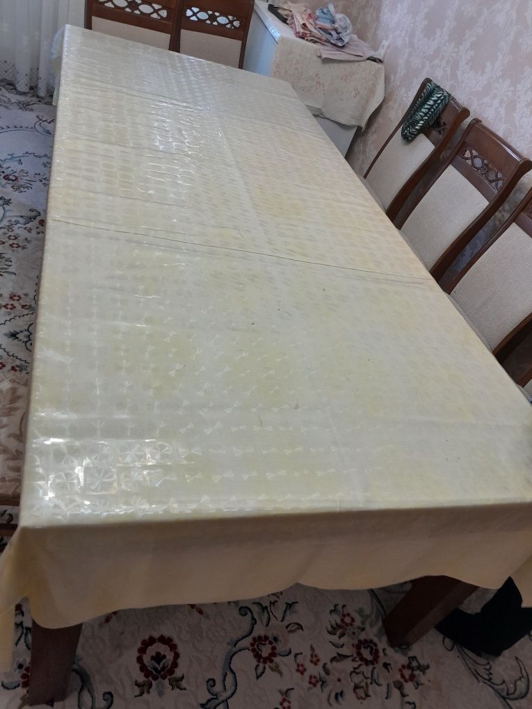 Стол сатылады. Өте сапалы,аяқтары мықты,таза ағаш,